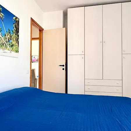 M410 - Marcelli, Comodo Trilocale Con Ampia Terrazza *
